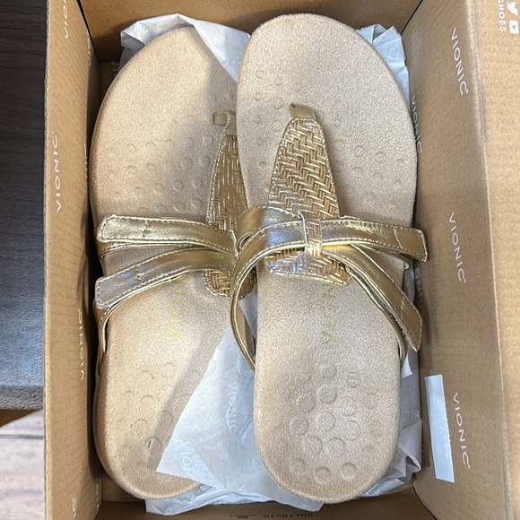 Vionic Karley in Gold - Picture 2 of 4